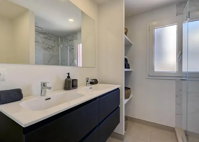 公寓 Cadiz - Gerenoveerd Met Groot Balkon & Zeezicht 埃斯特波纳